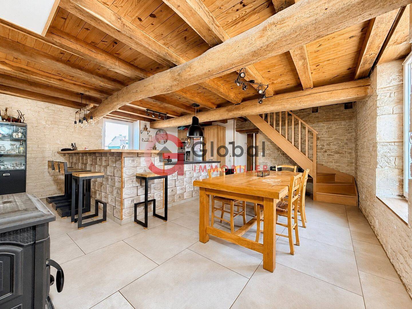 Maison 7 pièces 193 m² · à La Ronde · 193 m² · 335 000 €