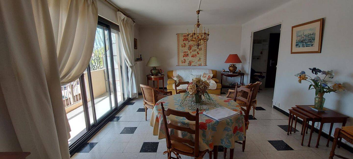 Appartement 4 pièces 106 m² · à Nîmes · 106,4 m² · 145 000 €