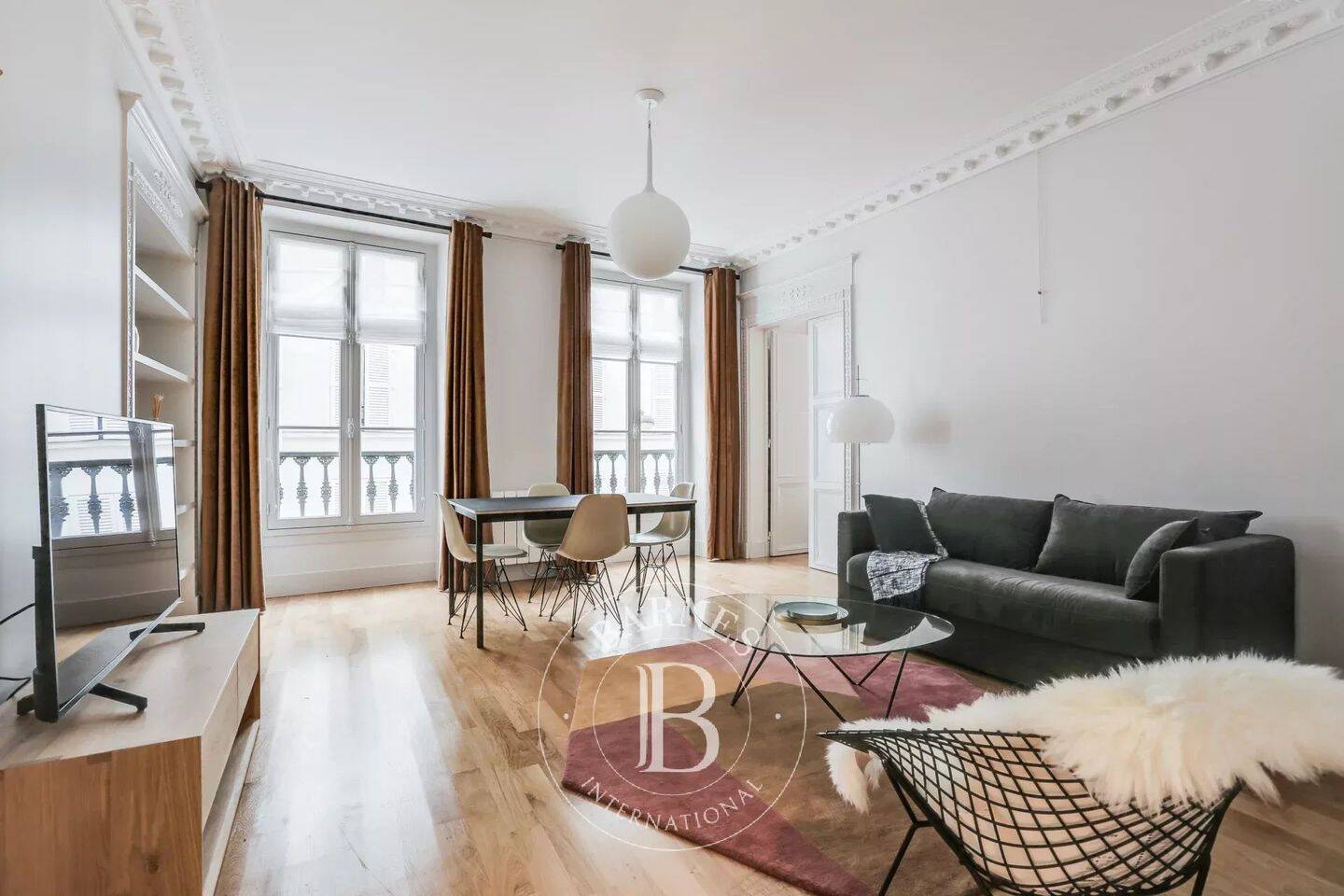 Appartement 2 pièces 56 m² · à Paris 10ème Arrondissement · 56 m² · 2 600 €