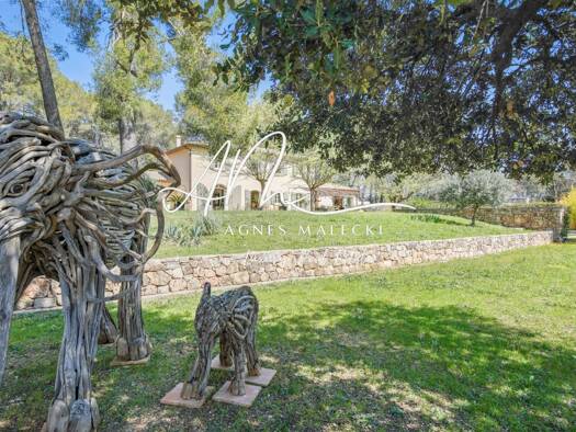 Villa à vendre 1 790 000 € 10 pièces 4 chambres 260 m² 7 620 m² de terrain Trans-en-Provence 83720