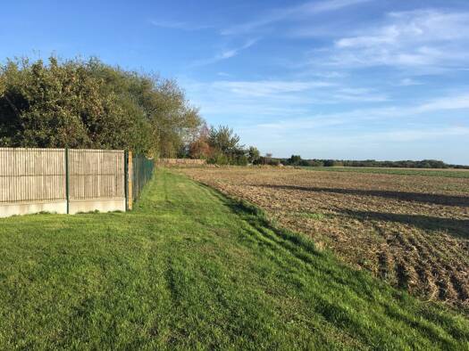 Terrain constructible viabilisé à vendre 107 000 € 1 011 m² de terrain Monnerville 91930