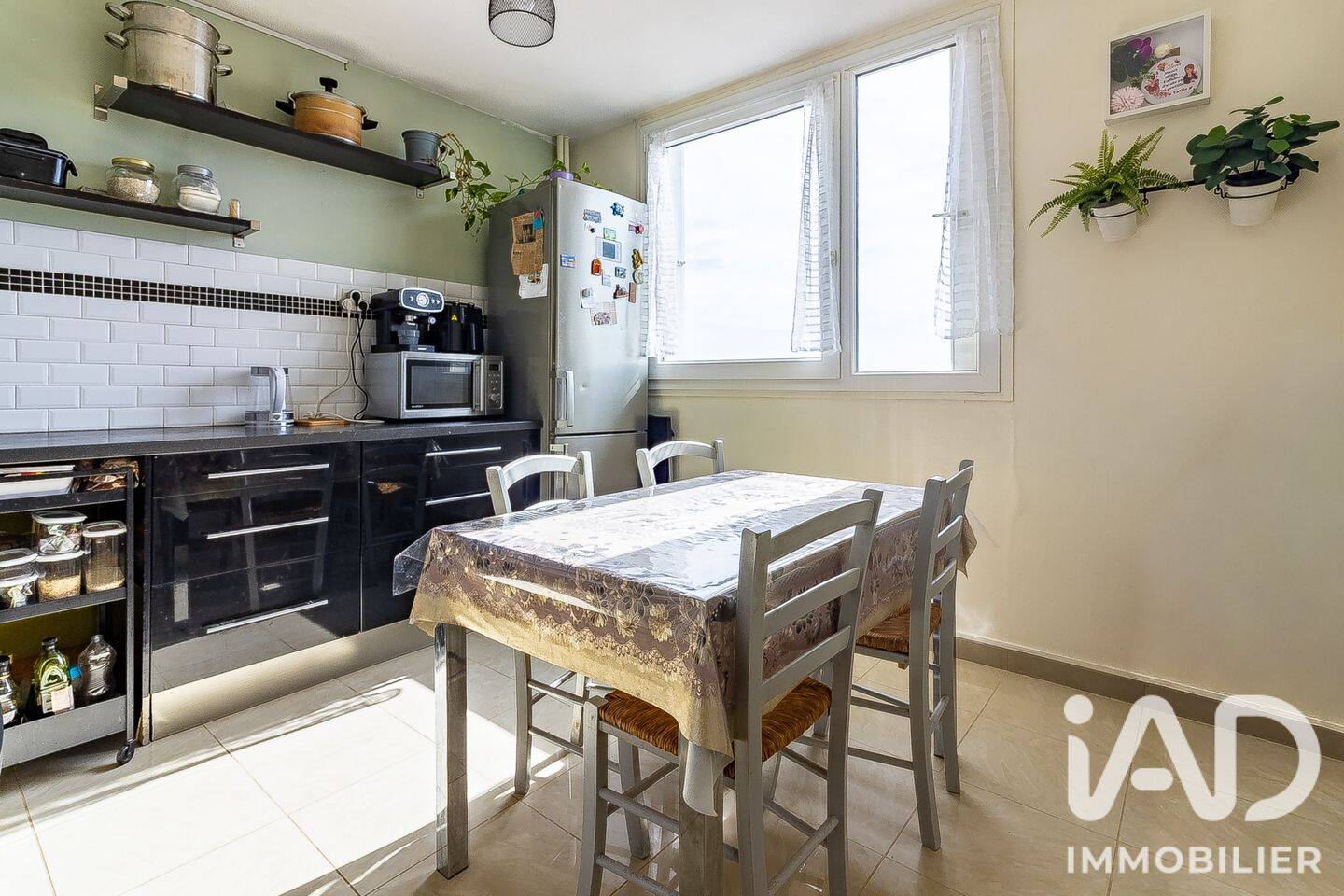 Appartement 4 pièces 82 m² · à Lyon 8ème Arrondissement · 81,6 m² · 219 000 €