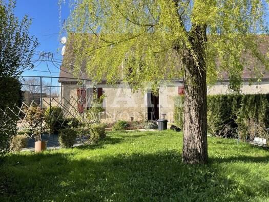 Maison à vendre 169 600 € 4 pièces 2 chambres 203 m² 4 005 m² de terrain Mortagne-au-Perche 61400