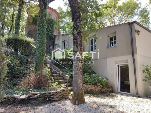 Maison à vendre 349 500 € 9 pièces 4 chambres 160 m² 11 626 m² de terrain Château-Guibert 85320