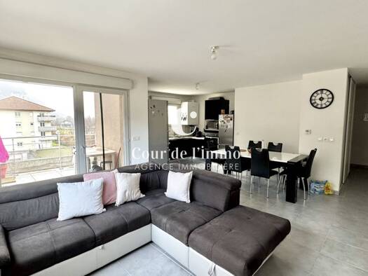 Appartement à vendre 380 000 € 4 pièces 3 chambres 82,7 m² Étage 3/3 Étrembières 74100