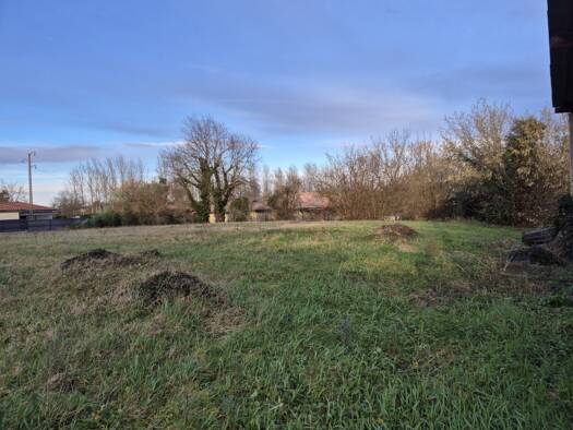 Terrain constructible à vendre 180 000 € 1 882 m² de terrain Garnerans 01140