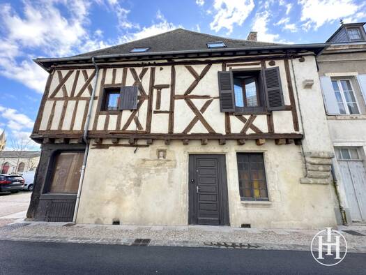 Immeuble à vendre 97 000 € 122 m² Sancoins 18600
