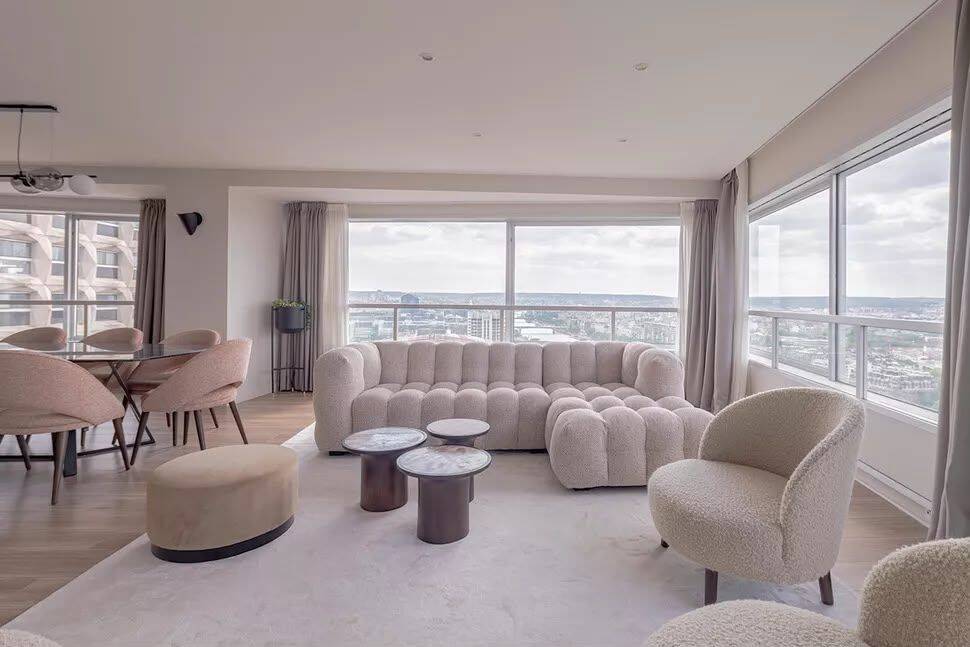 Appartement 6 pièces 160 m² · à Paris 15ème Arrondissement · 160 m² · 8 500 €