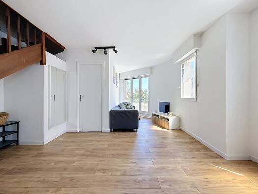 Appartement à vendre 262 000 € 5 pièces 4 chambres 82,8 m² Étage 3/3 Wazemmes Lille 59000