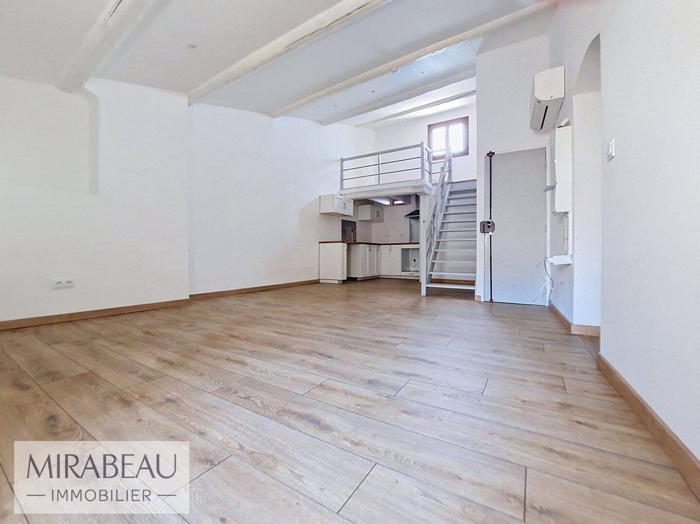 Appartement 4 pièces 80 m² · à Mirabeau · 80 m² · 925 €