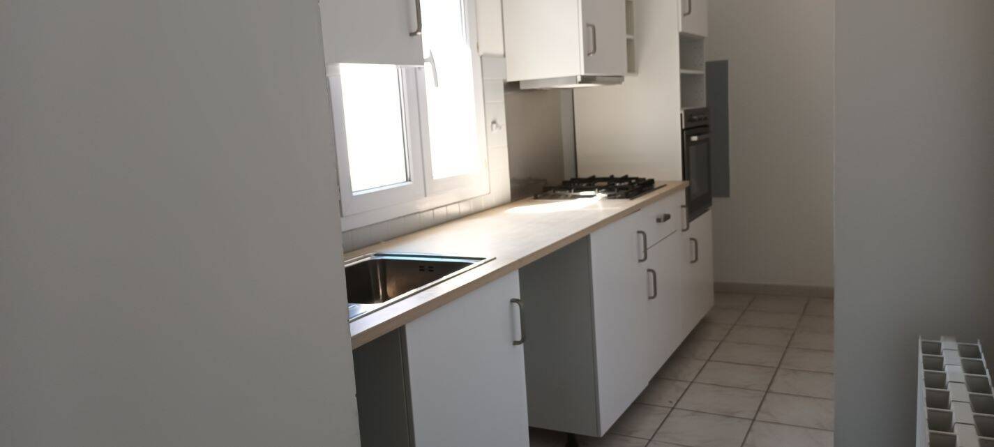 Appartement 6 pièces 122 m² · à Nîmes · 122 m² · 1 130 €/mois