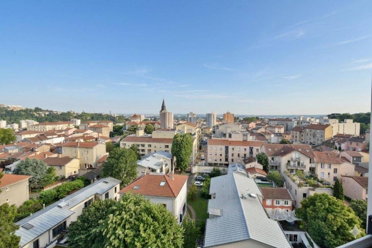 Appartement 3 pièces 76 m² · à Oullins-Pierre-Bénite · 76 m² · 1 155 €