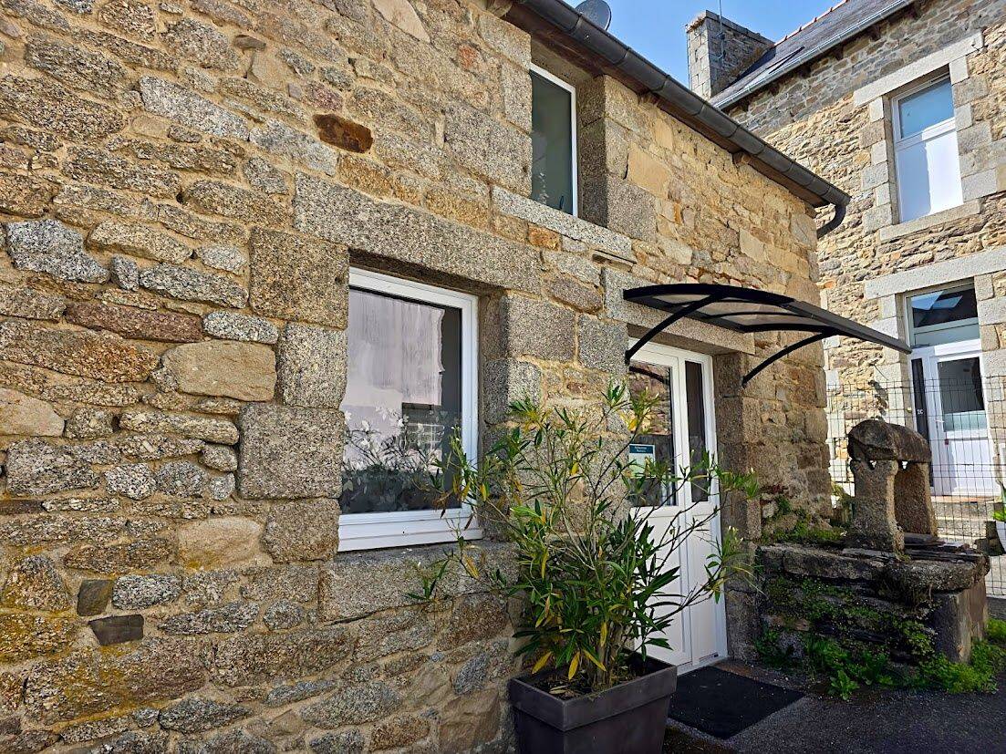 Maison 13 pièces 315 m² · à Saint-Nicolas-du-Pélem · 315 m² · 289 900 €