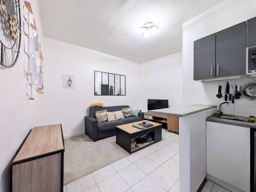 Appartement à vendre 250 000 € 2 pièces 1 chambre 27,6 m² RDC Europe Paris 8ème arrondissement 75008