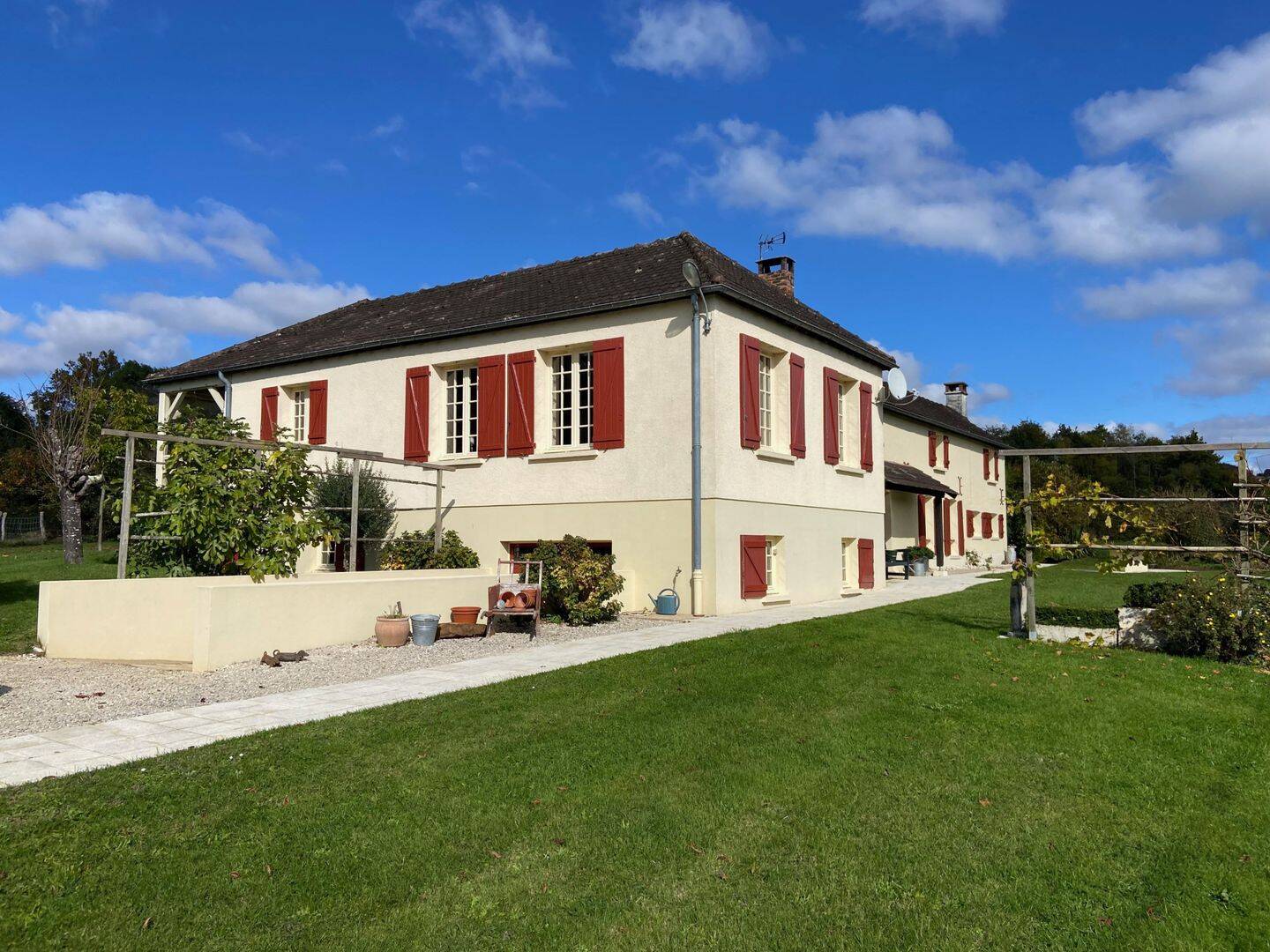 Maison 8 pièces 240 m² · à Toucy · 240 m² · 439 000 €