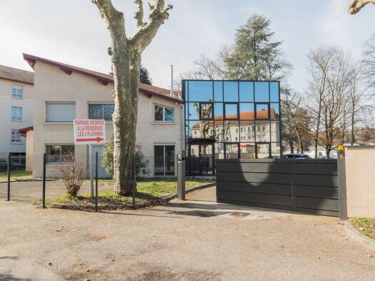 Appartement à louer 1 250 € 3 pièces 85 m² Étage 1/1 disponible dès maintenant Centre Ouest La Tour-du-Pin 38110