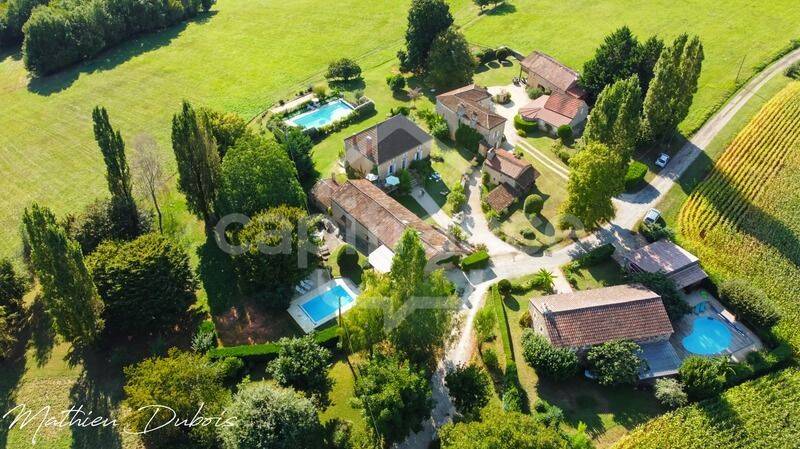Maison 24 pièces 602 m² · à Sauveterre-la-Lémance · 602 m² · 1 160 000 €