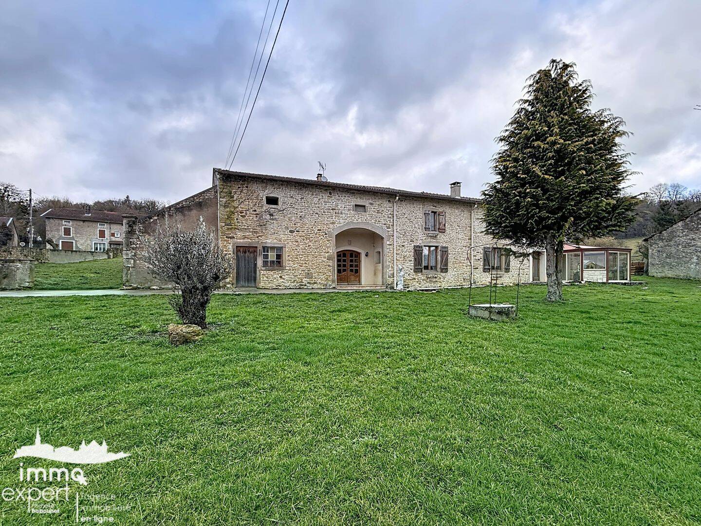 Maison 8 pièces 263 m² · à Rozerotte · 263,3 m² · 180 000 €