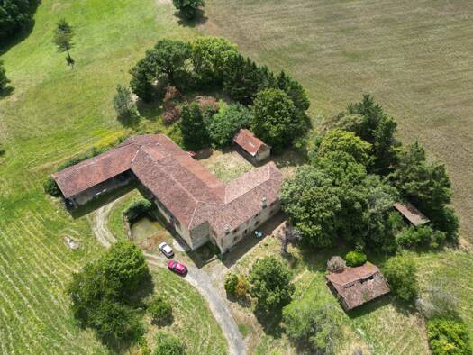 Maison à vendre 201 000 € 4 pièces 3 chambres 122 m² 11 130 m² de terrain Auch 32000