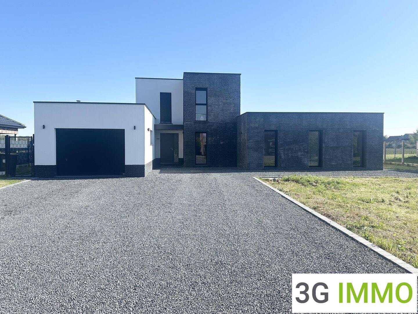 Maison 10 pièces 238 m² · à Hinges · 237,7 m² · 558 800 €