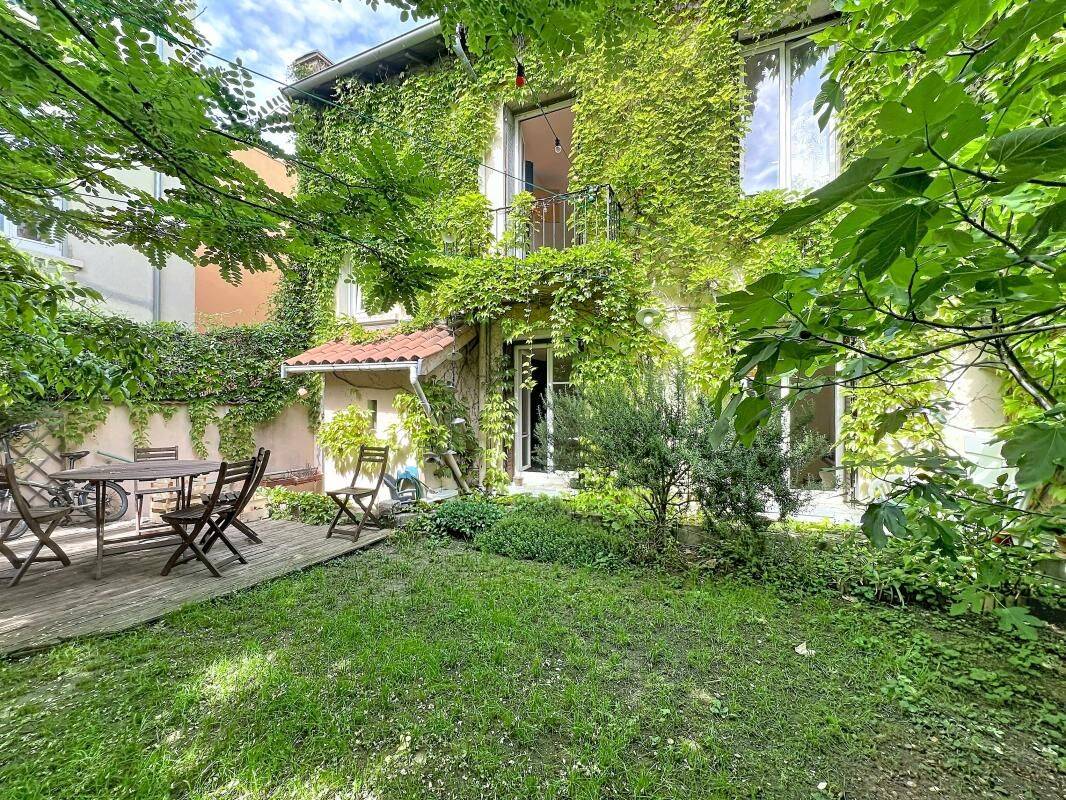 Maison 4 pièces 150 m² · à Lyon 8ème Arrondissement · 150 m² · 2 190 €