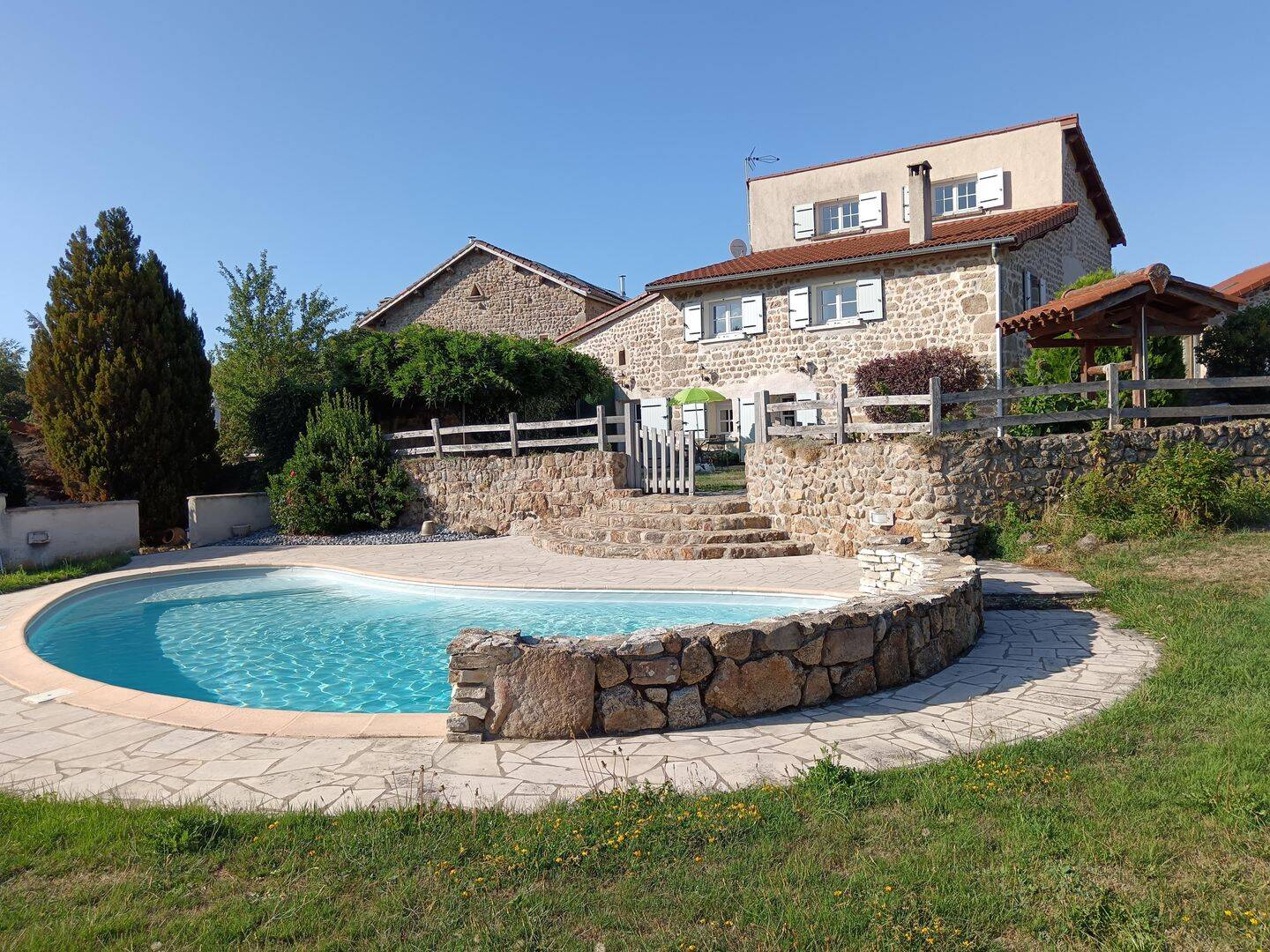 Maison 6 pièces 151 m² · à Saint-Maurice-en-Gourgois · 151 m² · 399 000 €