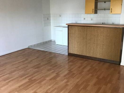 Appartement à louer 760 € 2 pièces 1 chambre 52 m² Étage 1/5 Fier Annecy 74000