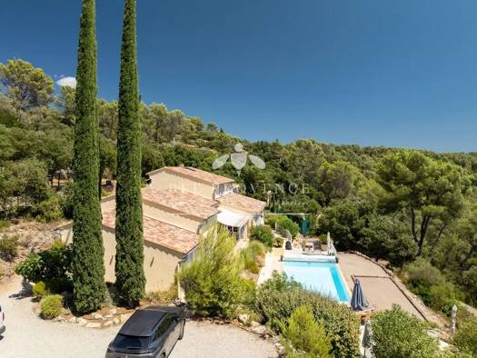 Villa à vendre 1 395 000 € 8 pièces 5 chambres 254 m² Entrecasteaux 83570