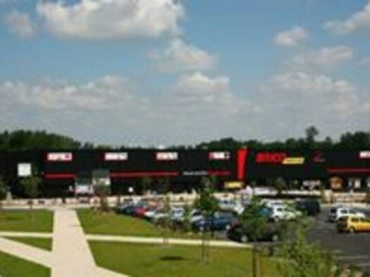 Local commercial à louer 2 021 € 179 m² de surface de vente Saint-André-de-Cubzac 33240