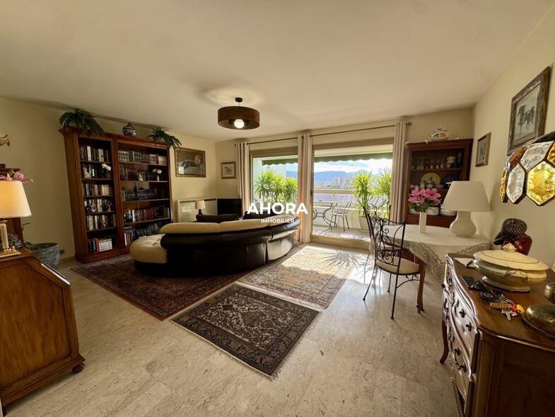 Appartement à louer 1 050 € 2 pièces 1 chambre 70,7 m² RDC Le Cabot Marseille 9ème 13009