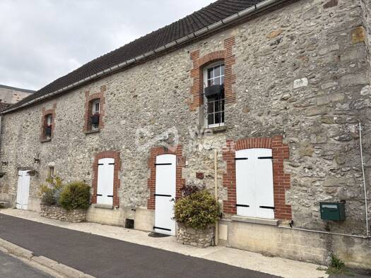 Maison à vendre 269 000 € 9 pièces 6 chambres 235 m² 8 000 m² de terrain Tréfols 51210