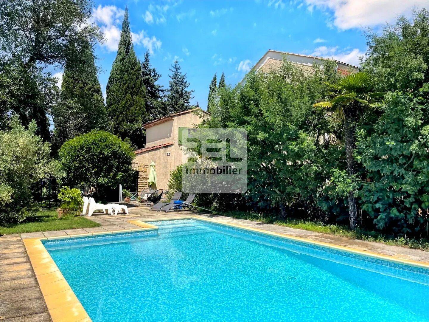 Maison 9 pièces 250 m² · à Tresques · 250 m² · 429 000 €