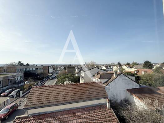 Appartement à vendre 137 800 € 2 pièces 1 chambre 30 m² Étage 2/2 Les Castors Chatou 78400