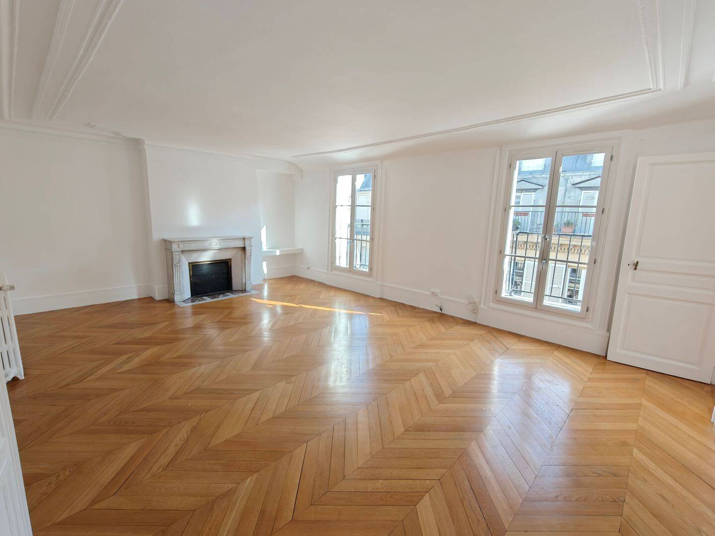 Appartement 6 pièces 164 m² · à Paris 7ème Arrondissement · 163,5 m² · 5 770 €