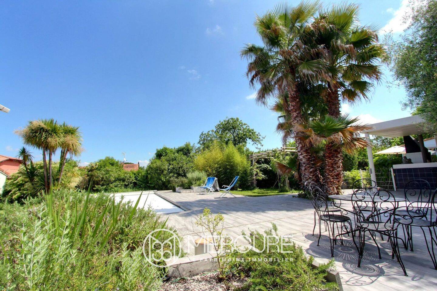 Maison 9 pièces 250 m² · à L'Isle-Jourdain · 250 m² · 690 000 €
