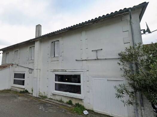 Maison à vendre 130 000 € 2 pièces 12 chambres 625 m² 5 310 m² de terrain Montlieu-la-Garde 17210