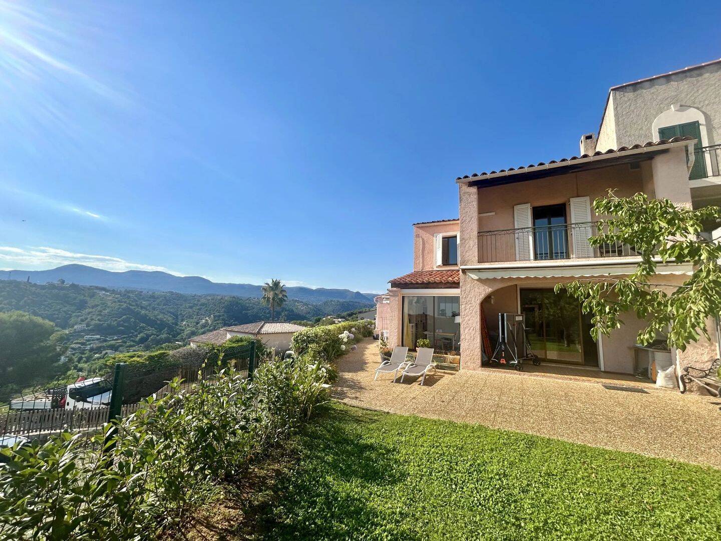 Maison 6 pièces 130 m² · à Cagnes-sur-Mer · 130 m² · 820 000 €