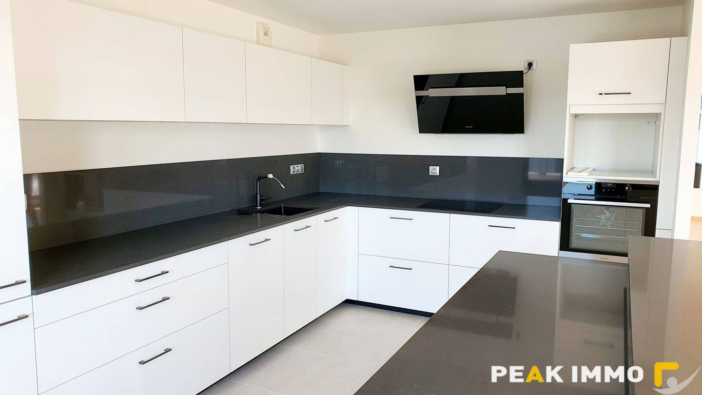 Appartement 6 pièces 208 m² · à Saint-Genis-Pouilly · 208 m² · 3 513 €