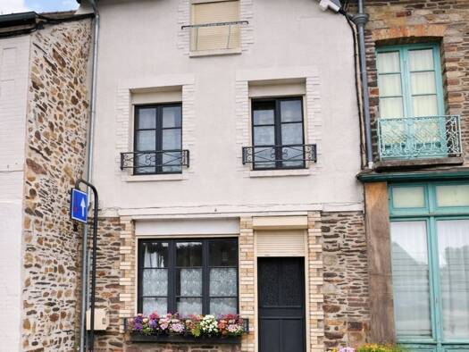 Maison de ville à vendre 147 000 € 4 pièces 3 chambres 95 m² 15 m² de terrain Maure-de-Bretagne 35330