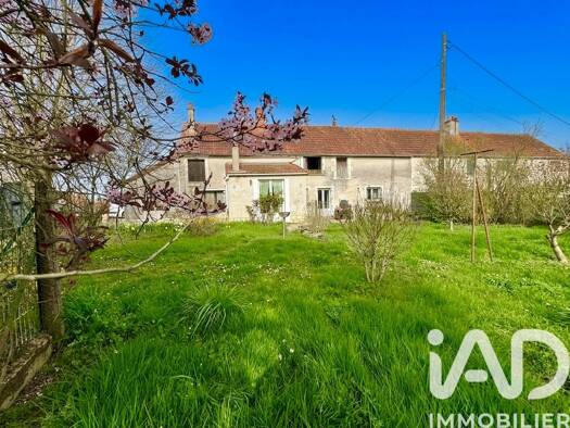 Maison à vendre 76 800 € 6 pièces 3 chambres 122 m² 1 000 m² de terrain Herry 18140