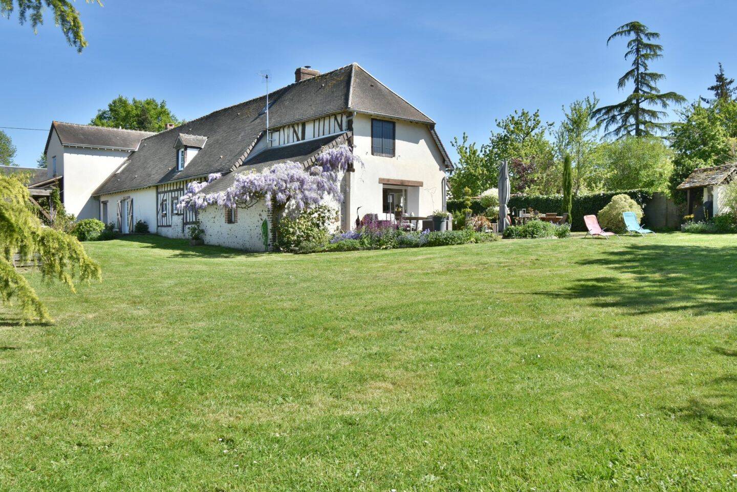 Maison 9 pièces 234 m² · à Frazé · 234 m² · 469 000 €
