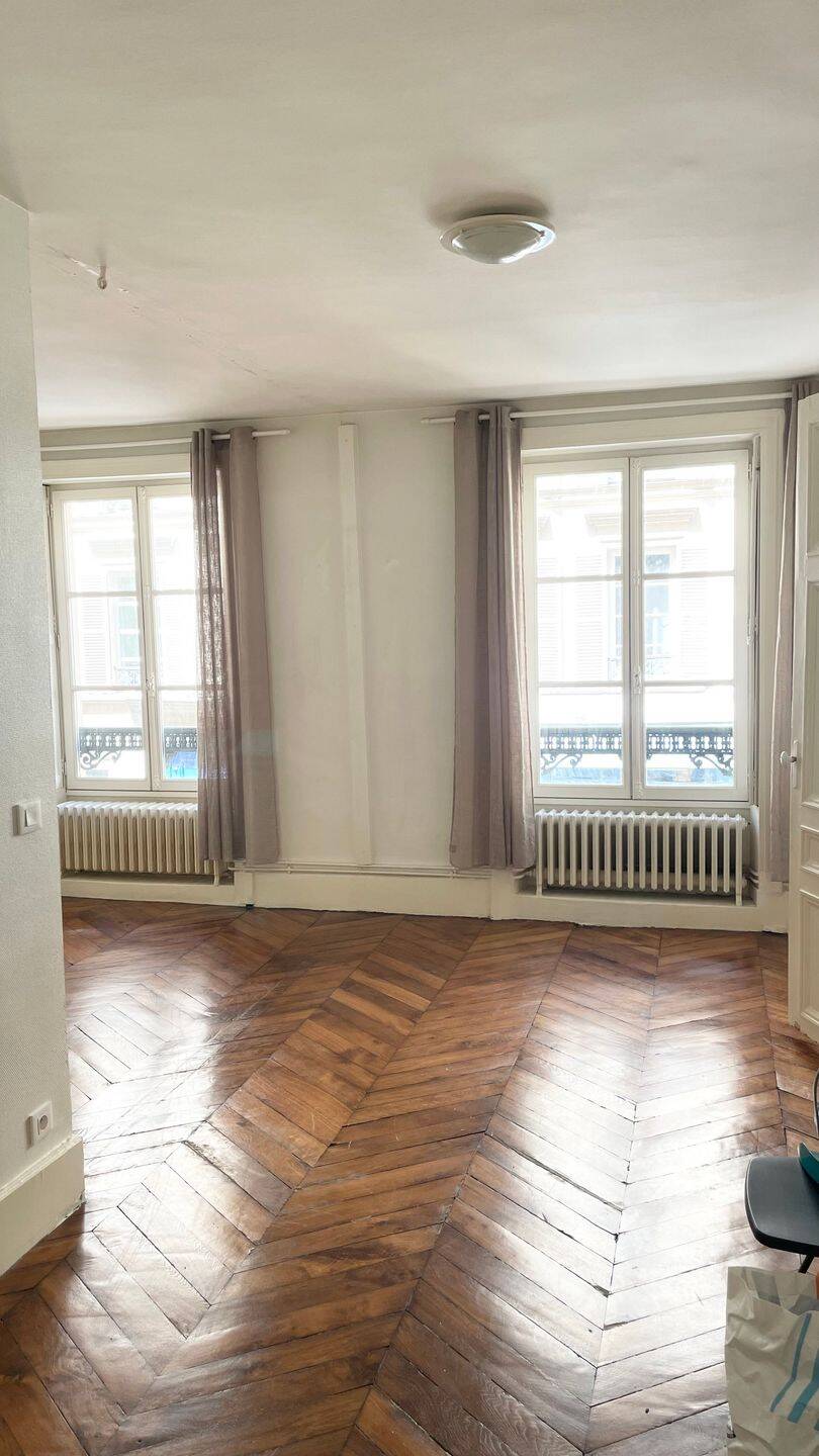 Appartement 2 pièces 54 m² · à Paris 10ème Arrondissement · 54,4 m² · 1 995 €/mois