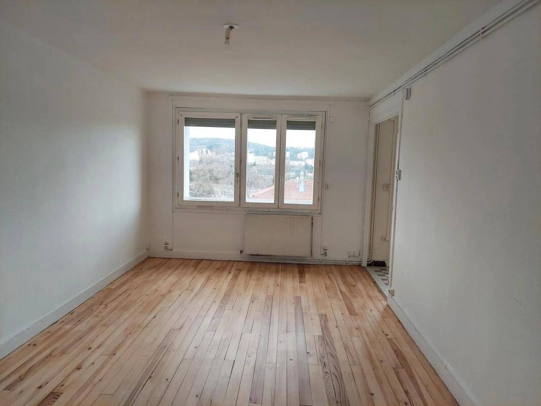 Appartement 3 pièces 55 m² · à Saint-Étienne · 55 m² · 361 €