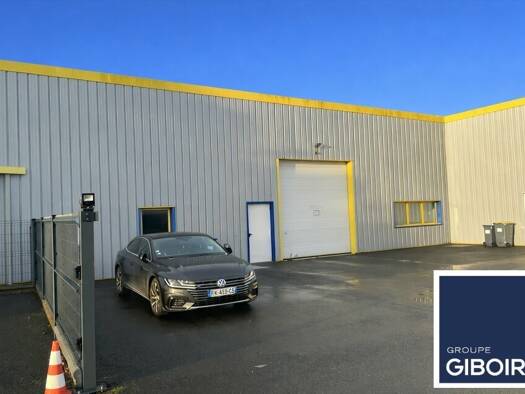 Entrepôt à louer 1 600 € 370 m² d'espace de stockage Grandchamp-des-Fontaines 44119