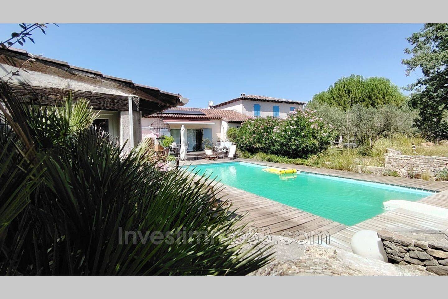 Maison 10 pièces 261 m² · à Néoules · 261 m² · 749 000 €