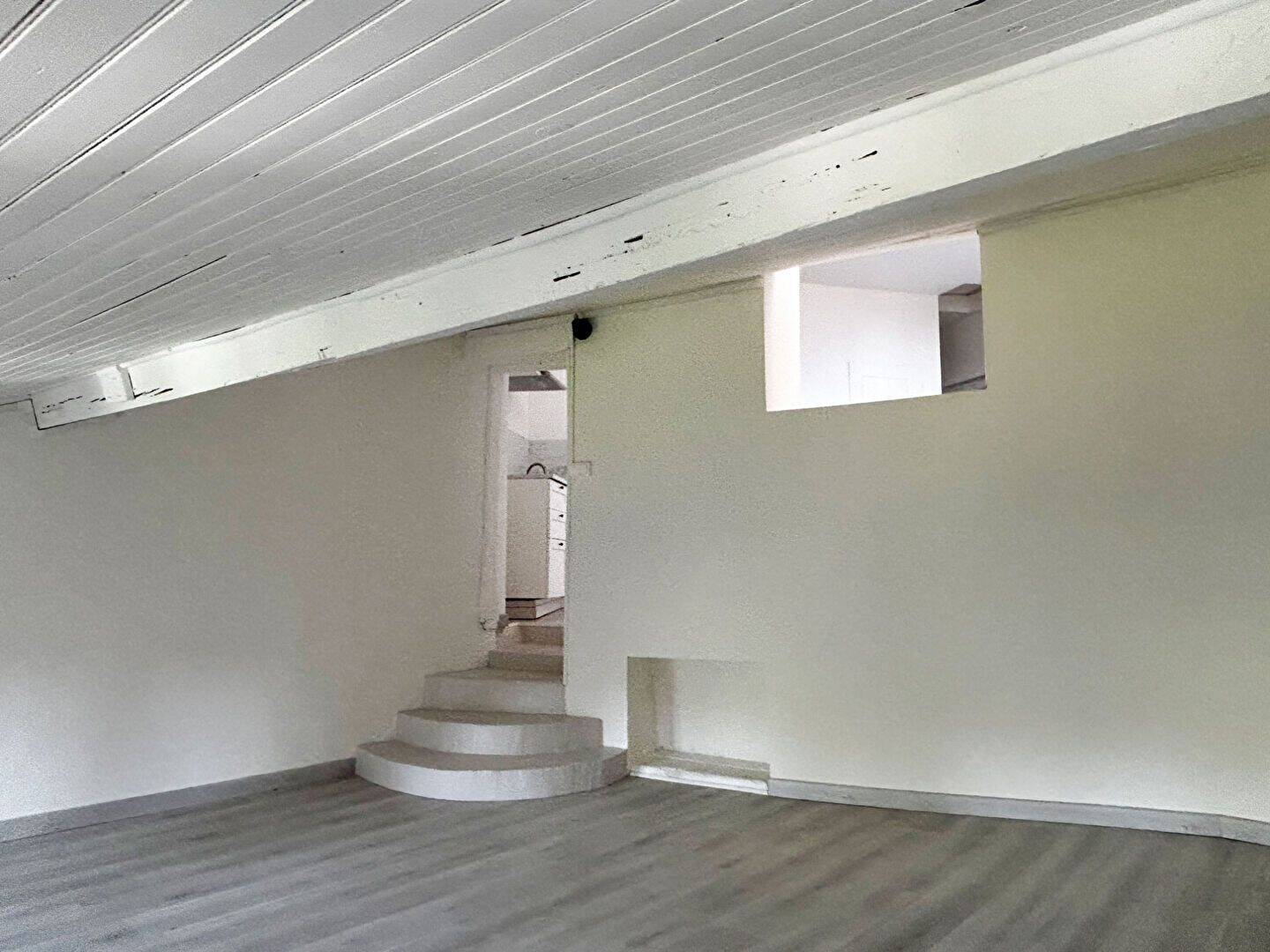 Appartement 2 pièces 28 m² · à Saint-Genis-Laval · 28,1 m² · 680 €/mois