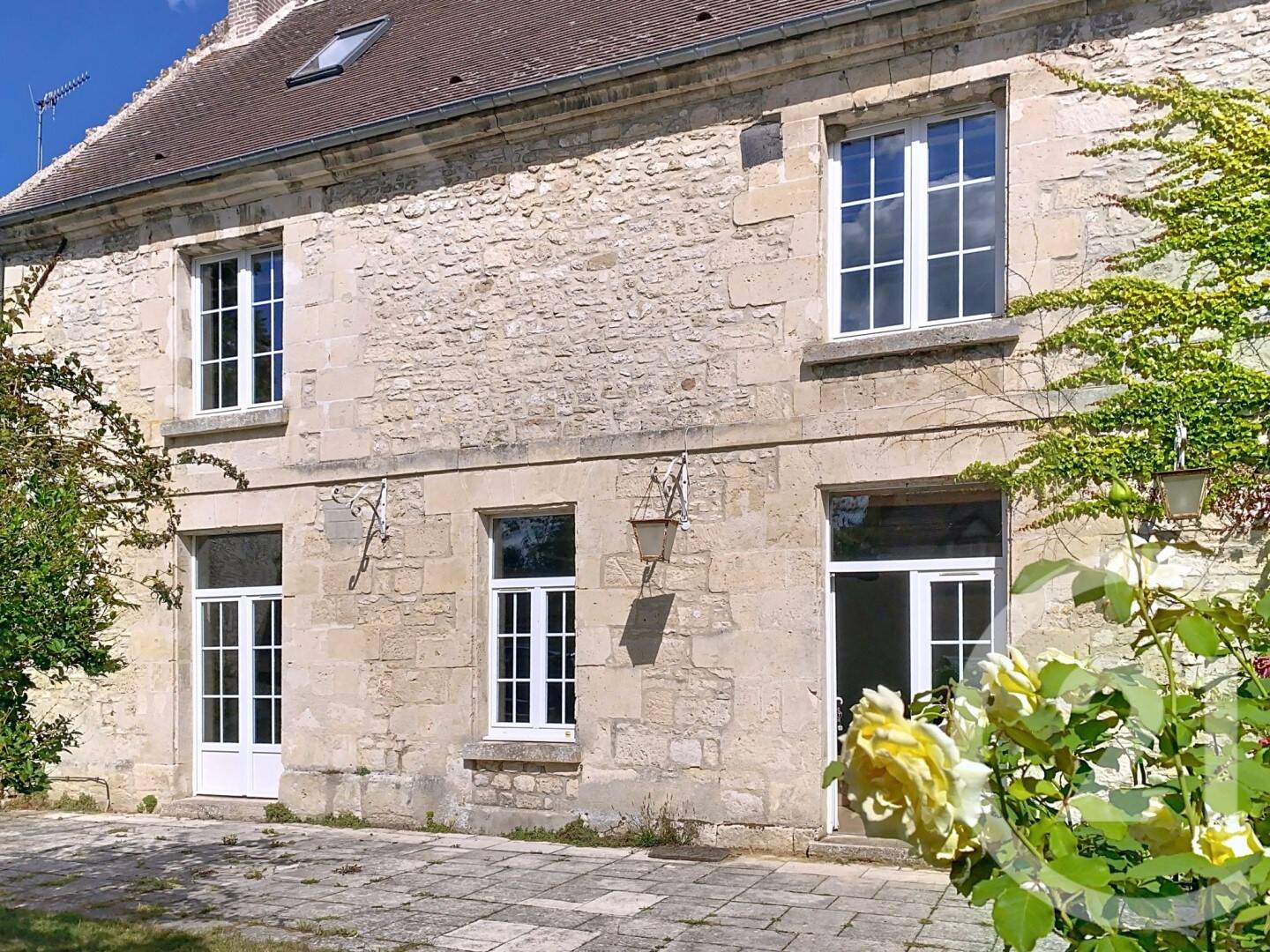 Maison 8 pièces 292 m² · à Crépy-en-Valois · 292,3 m² · 1 900 €