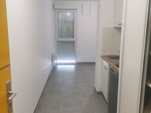 Appartement à louer 473 € 1 pièce 20 m² 1er étage dès le 04/05/2026 Les Plantades-Pierrascas La Garde 83130