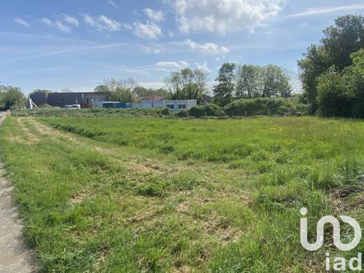 Terrain constructible à vendre 85 000 € 1 147 m² de terrain Zone Urbanisee Chauray 79180
