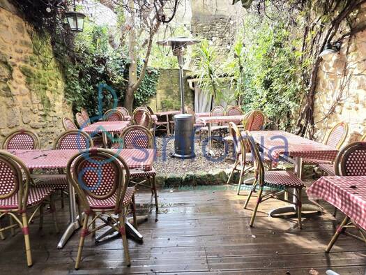 Restaurant à vendre Fonds de commerce 260 000 € 74 m² d'espace de restauration Uzès 30700
